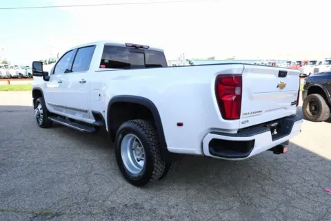 More photos of 2024 Chevrolet Silverado 3500HD High Country at Chillicothe Truck, OH