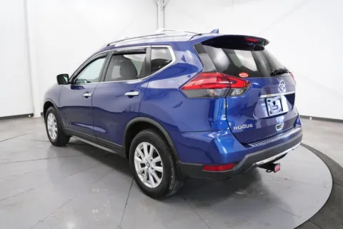 More photos of 2017 Nissan Rogue SV at Chillicothe Truck, OH