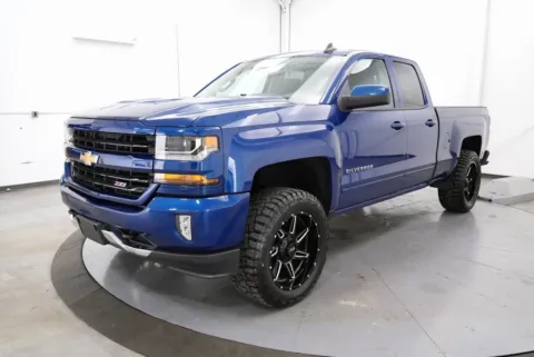 Another view of 2017 Chevrolet Silverado 1500 LT for sale in Chillicothe, OH at Chillicothe Truck