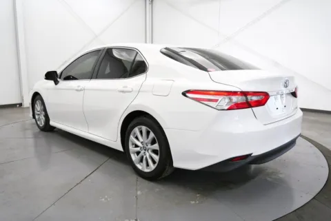 More photos of 2018 Toyota Camry L at Chillicothe Truck, OH