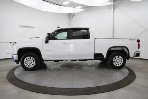 More photos of 2021 Chevrolet Silverado 2500HD LT at Chillicothe Truck, OH