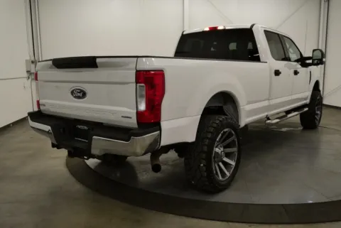 More photos of 2018 Ford F-250SD at Chillicothe Truck, OH