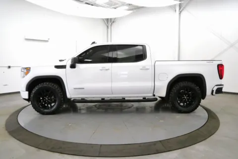 More photos of 2020 GMC Sierra 1500 Elevation at Chillicothe Truck, OH