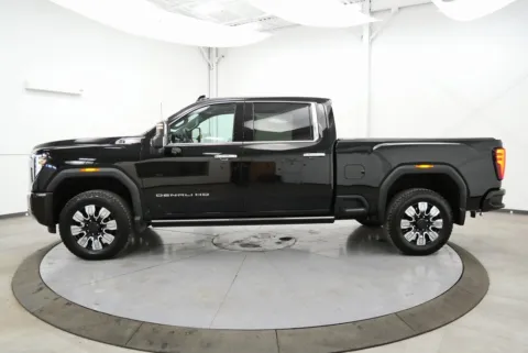 More photos of 2024 GMC Sierra 2500HD Denali at Chillicothe Truck, OH