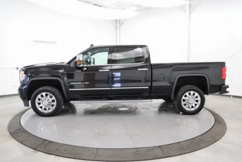 More photos of 2017 GMC Sierra 2500HD Denali at Chillicothe Truck, OH