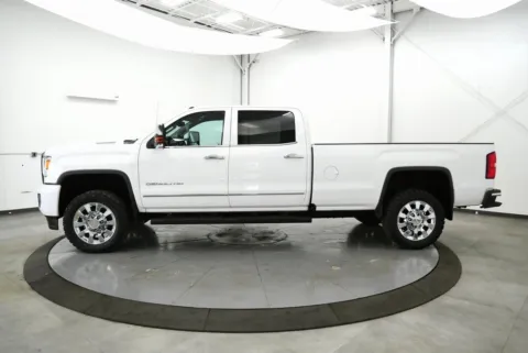 More photos of 2019 GMC Sierra 3500HD Denali at Chillicothe Truck, OH