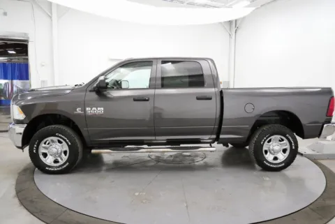 More photos of 2017 Ram 3500 Tradesman at Chillicothe Truck, OH