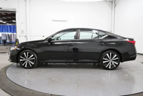 More photos of 2021 Nissan Altima 2.5 SR at Chillicothe Truck, OH