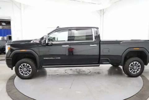 More photos of 2021 GMC Sierra 2500HD Denali at Chillicothe Truck, OH