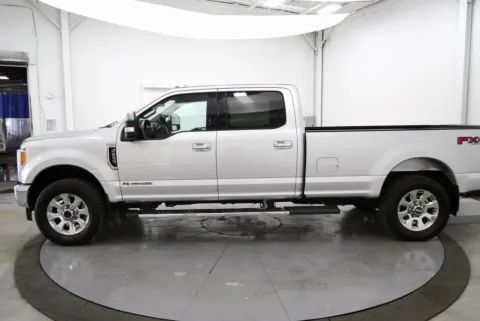 More photos of 2019 Ford F-250SD Lariat at Chillicothe Truck, OH