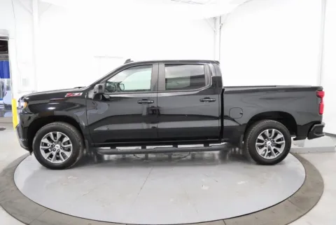 More photos of 2019 Chevrolet Silverado 1500 RST at Chillicothe Truck, OH
