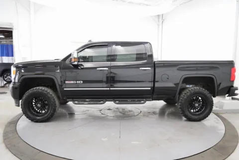 More photos of 2017 GMC Sierra 2500HD SLT at Chillicothe Truck, OH