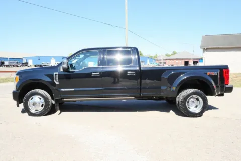 More photos of 2018 Ford F-350SD Platinum at Chillicothe Truck, OH
