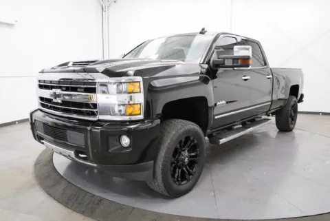 Another view of 2019 Chevrolet Silverado 3500HD High Country for sale in Chillicothe, OH at Chillicothe Truck