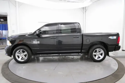 More photos of 2017 Ram 1500 Express at Chillicothe Truck, OH