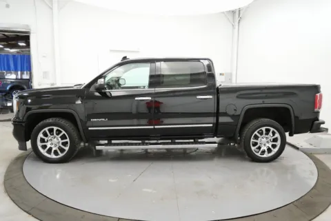 More photos of 2017 GMC Sierra 1500 Denali at Chillicothe Truck, OH