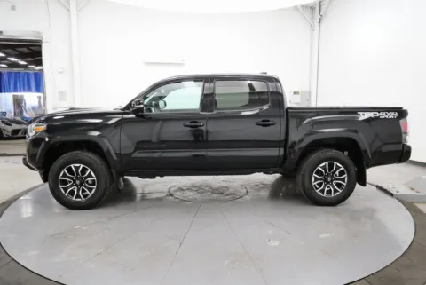 More photos of 2022 Toyota Tacoma TRD Sport at Chillicothe Truck, OH