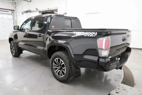 More photos of 2022 Toyota Tacoma TRD Sport at Chillicothe Truck, OH