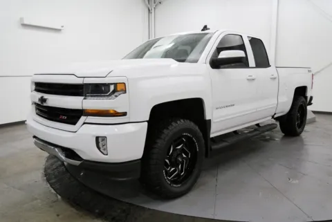 Another view of 2017 Chevrolet Silverado 1500 LT for sale in Chillicothe, OH at Chillicothe Truck