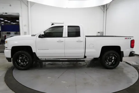 More photos of 2017 Chevrolet Silverado 1500 LT at Chillicothe Truck, OH