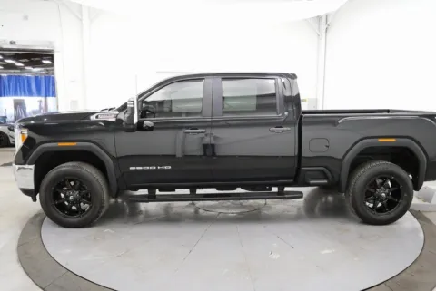 More photos of 2021 GMC Sierra 2500HD at Chillicothe Truck, OH
