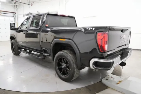 More photos of 2021 GMC Sierra 2500HD at Chillicothe Truck, OH