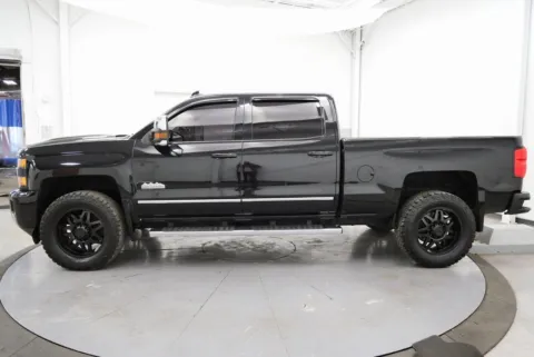 More photos of 2017 Chevrolet Silverado 2500HD High Country at Chillicothe Truck, OH