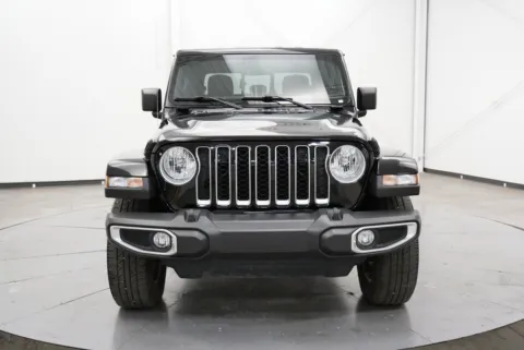 Photos of 2023 Jeep Gladiator Overland for sale in Chillicothe, OH at Chillicothe Truck