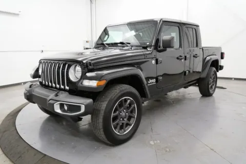Another view of 2023 Jeep Gladiator Overland for sale in Chillicothe, OH at Chillicothe Truck