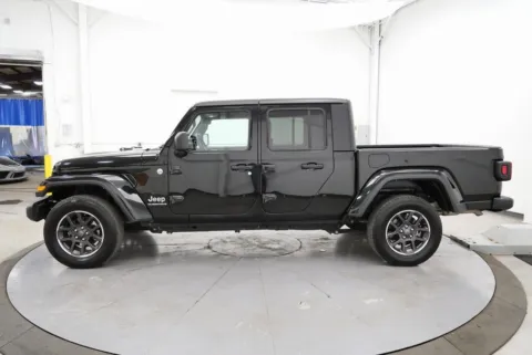 More photos of 2023 Jeep Gladiator Overland at Chillicothe Truck, OH