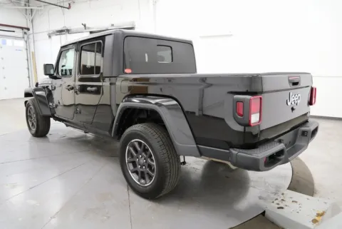 More photos of 2023 Jeep Gladiator Overland at Chillicothe Truck, OH