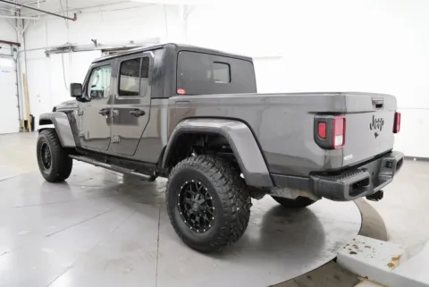 More photos of 2021 Jeep Gladiator Sport at Chillicothe Truck, OH