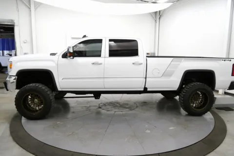 More photos of 2017 GMC Sierra 2500HD SLT at Chillicothe Truck, OH