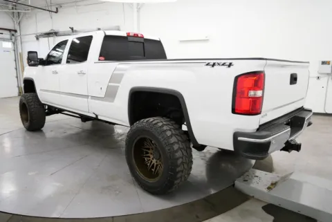 More photos of 2017 GMC Sierra 2500HD SLT at Chillicothe Truck, OH