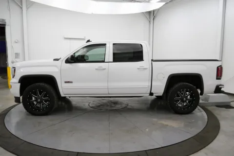 More photos of 2018 GMC Sierra 1500 SLT at Chillicothe Truck, OH