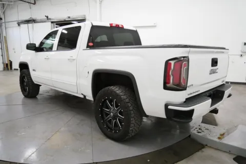 More photos of 2018 GMC Sierra 1500 SLT at Chillicothe Truck, OH