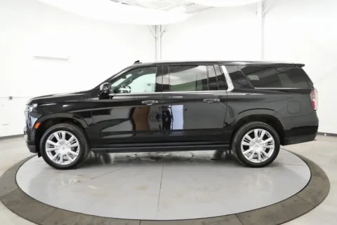 More photos of 2021 Chevrolet Suburban High Country at Chillicothe Truck, OH