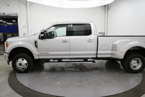 More photos of 2017 Ford F-350SD Lariat at Chillicothe Truck, OH
