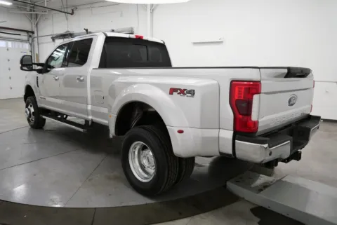 More photos of 2017 Ford F-350SD Lariat at Chillicothe Truck, OH