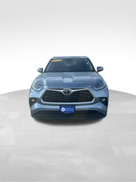 Photos of 2021 Toyota Highlander XLE for sale in Indianola, IA at Gregg Young Buick GMC Indianola