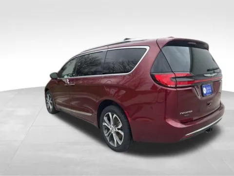 More photos of 2022 Chrysler Pacifica Pinnacle at Gregg Young Buick GMC Indianola, IA