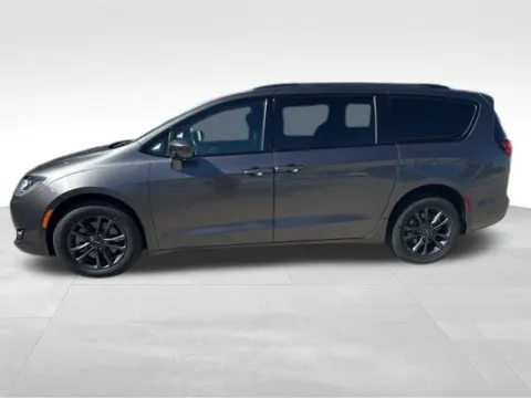 Another view of 2020 Chrysler Pacifica Launch Edition for sale in Indianola, IA at Gregg Young Buick GMC Indianola