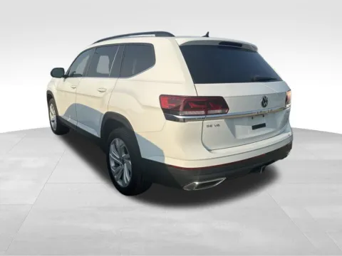 Photos of 2023 Volkswagen Atlas 3.6L V6 SE w/Technology for sale in Indianola, IA at Gregg Young Buick GMC Indianola