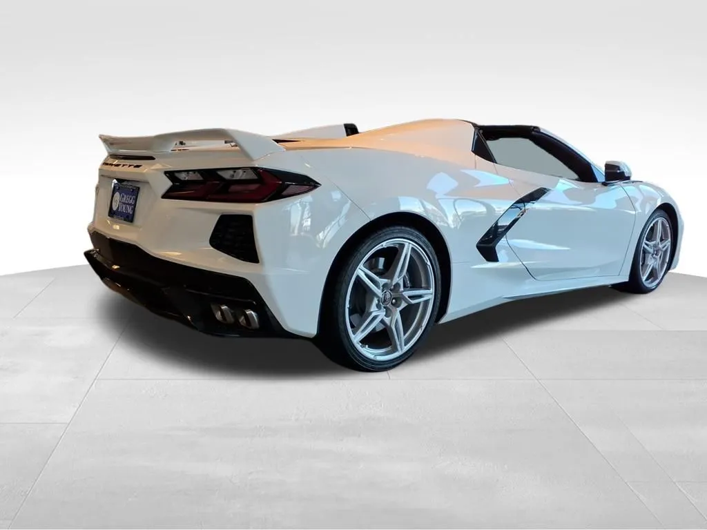 2022 Chevrolet Corvette Stingray 2LT photo 3