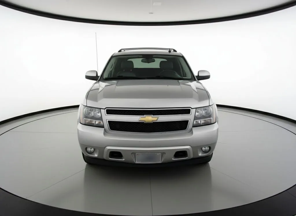2011 Chevrolet Avalanche LT photo 3
