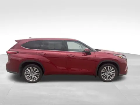More photos of 2021 Toyota Highlander Platinum at Gregg Young Chevrolet GMC of Columbus, NE