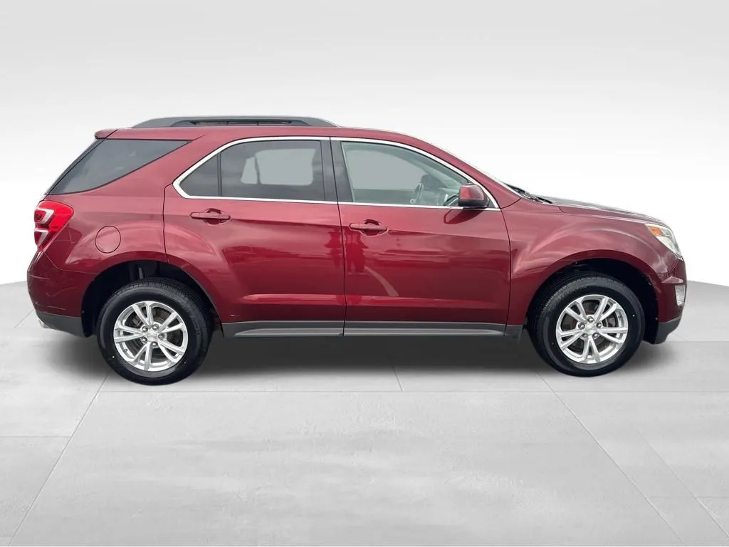 2017 Chevrolet Equinox LT photo 3