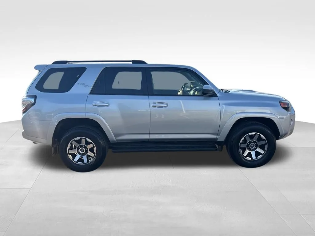 2024 Toyota 4Runner TRD Off-Road photo 3