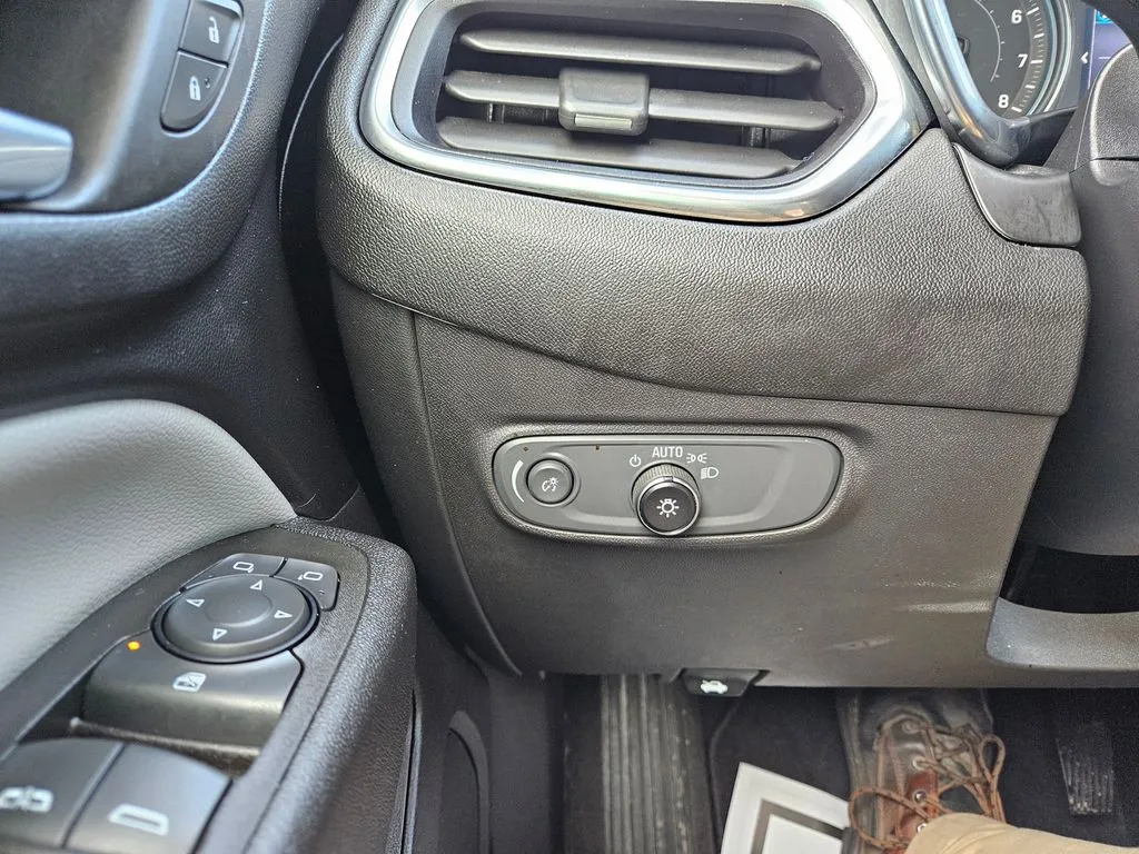 2023 Chevrolet Equinox LT photo 4