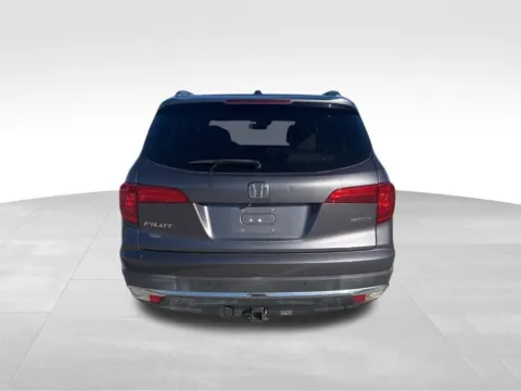 More photos of 2018 Honda Pilot Touring at Gregg Young Chevrolet of Norwalk, IA